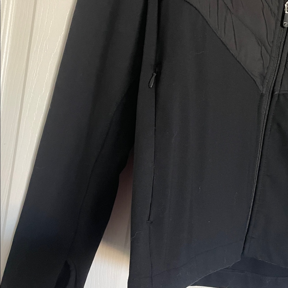 GAP Fit Women's Black Atleisure/Travel Jacket. Never worn! - Picture 5 of 6